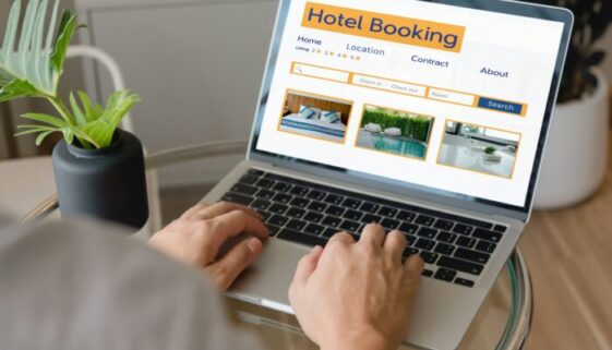 Wann Hotel buchen: günstigster Wochentag